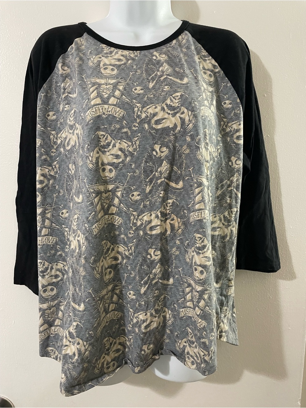 LuLaRoe Black & Gray Skull Raglan Long Sleeve Tee